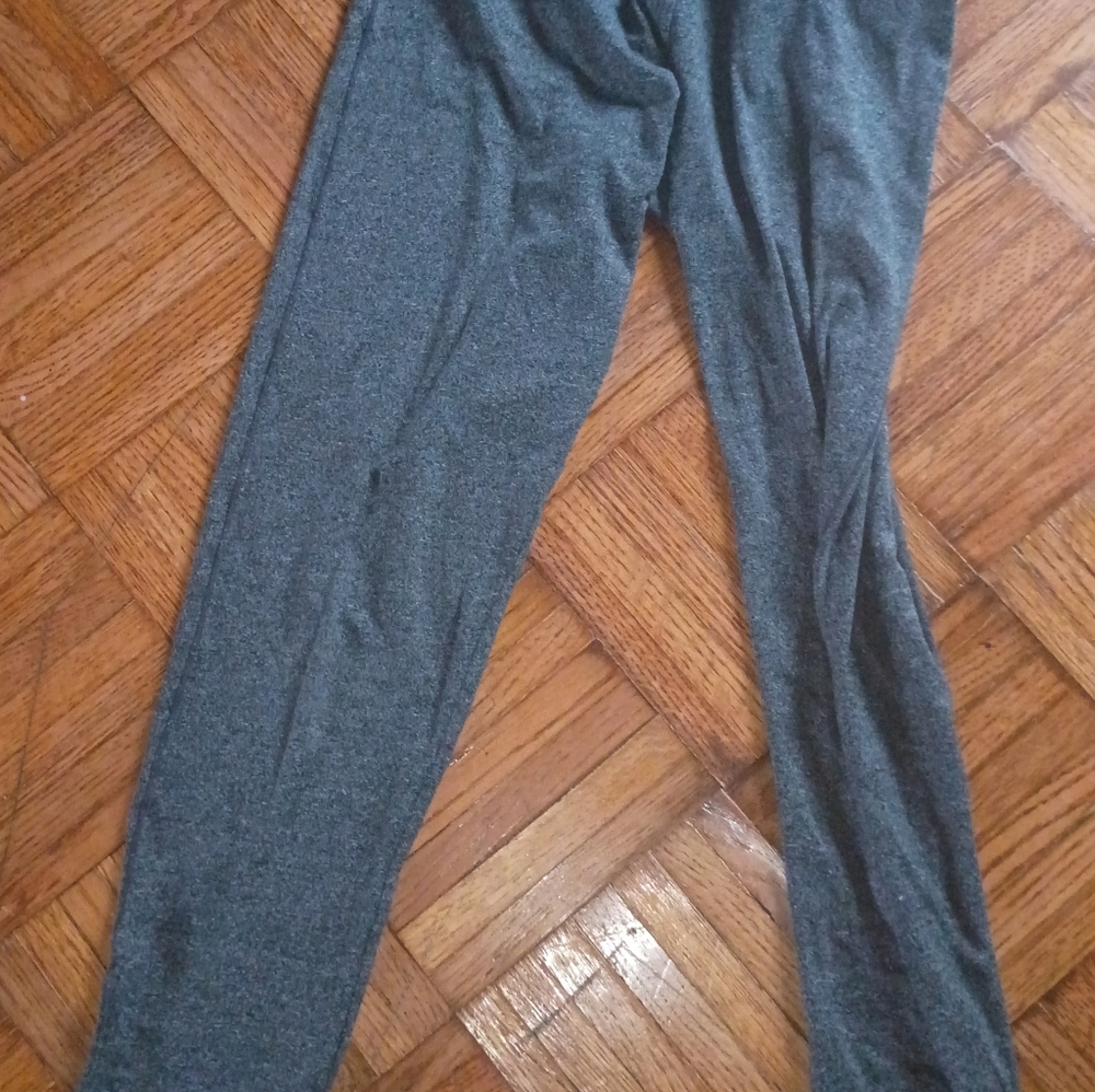 Victoria Secret Capris - Picture 2 of 7